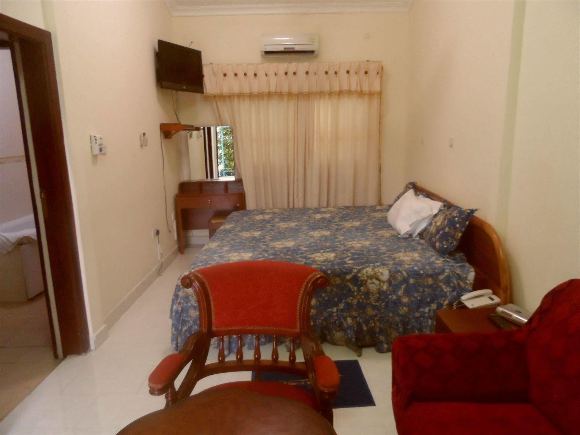 De Holiday Beach Hotel Kokrobite Kültér fotó