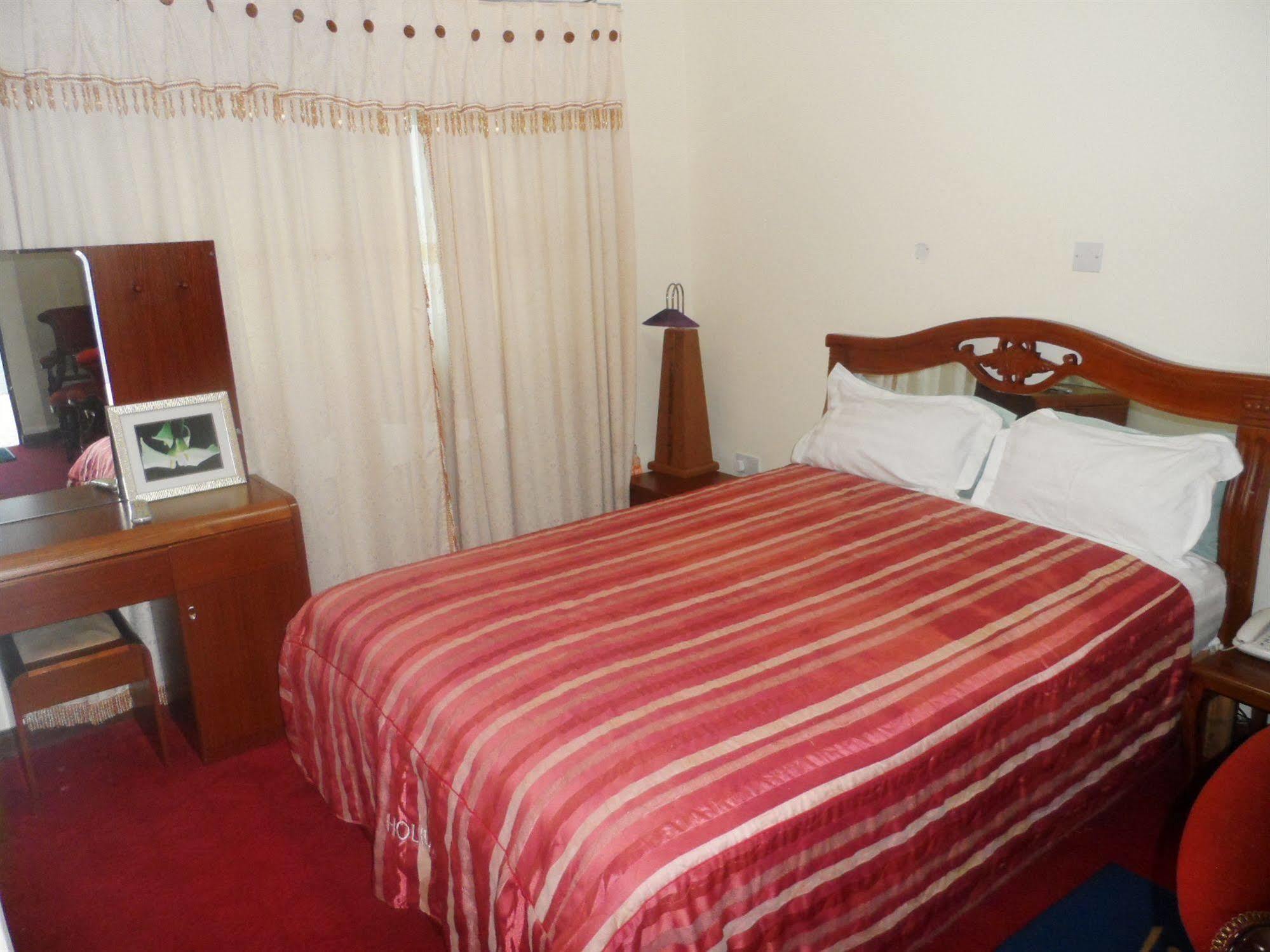 De Holiday Beach Hotel Kokrobite Kültér fotó