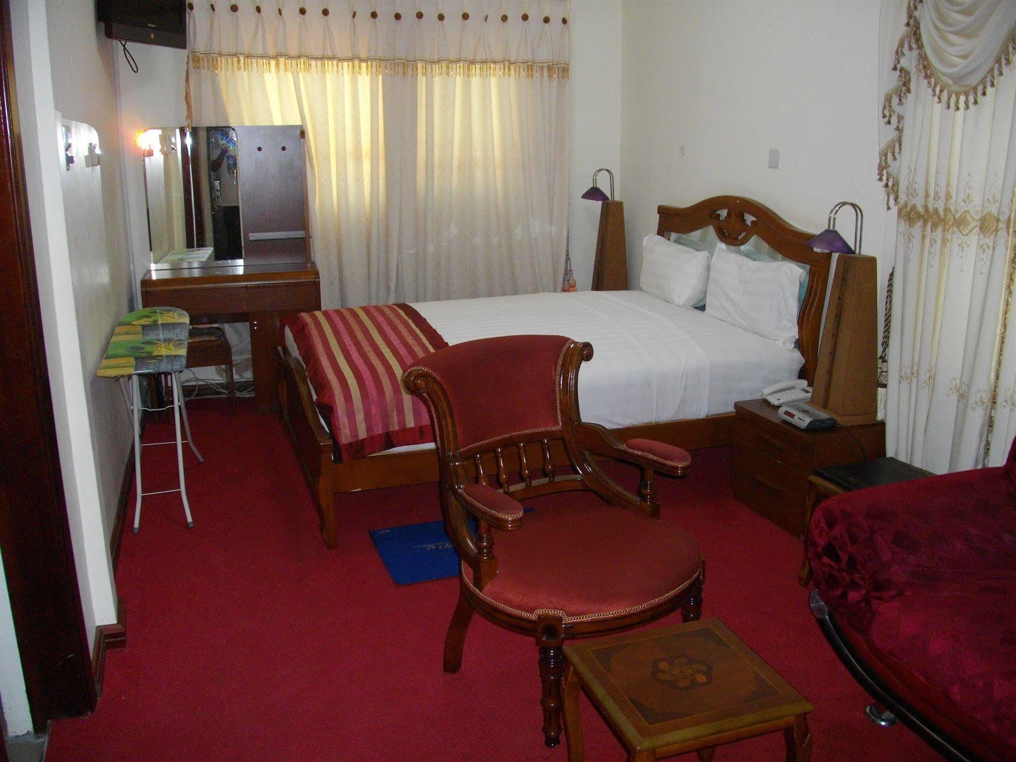 De Holiday Beach Hotel Kokrobite Kültér fotó