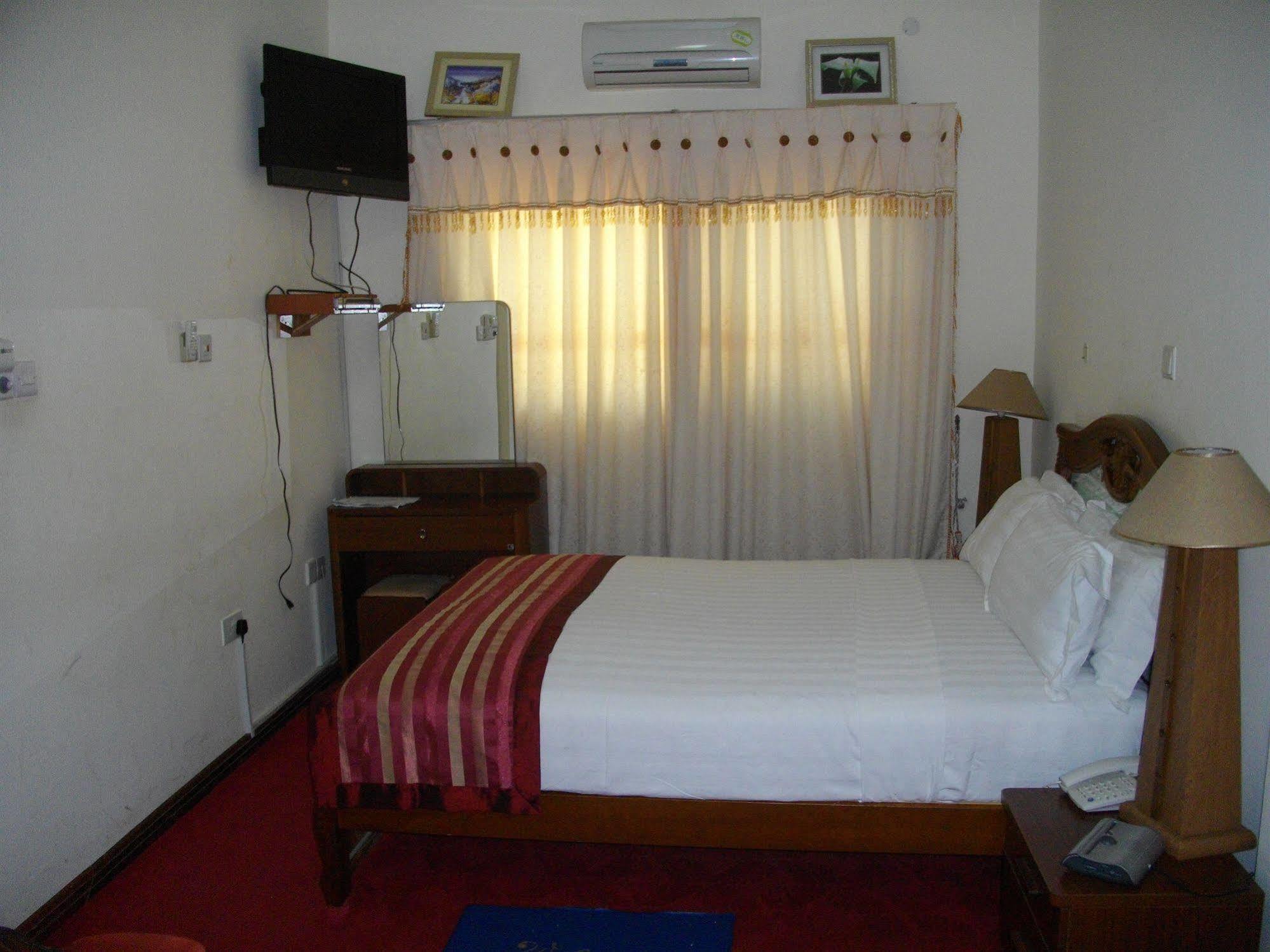 De Holiday Beach Hotel Kokrobite Kültér fotó