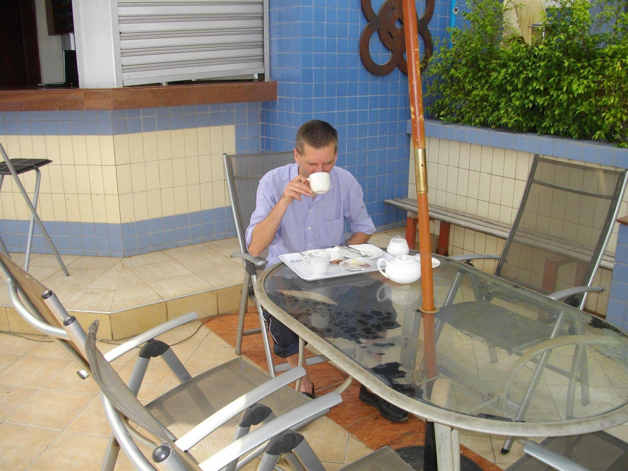 De Holiday Beach Hotel Kokrobite Kültér fotó