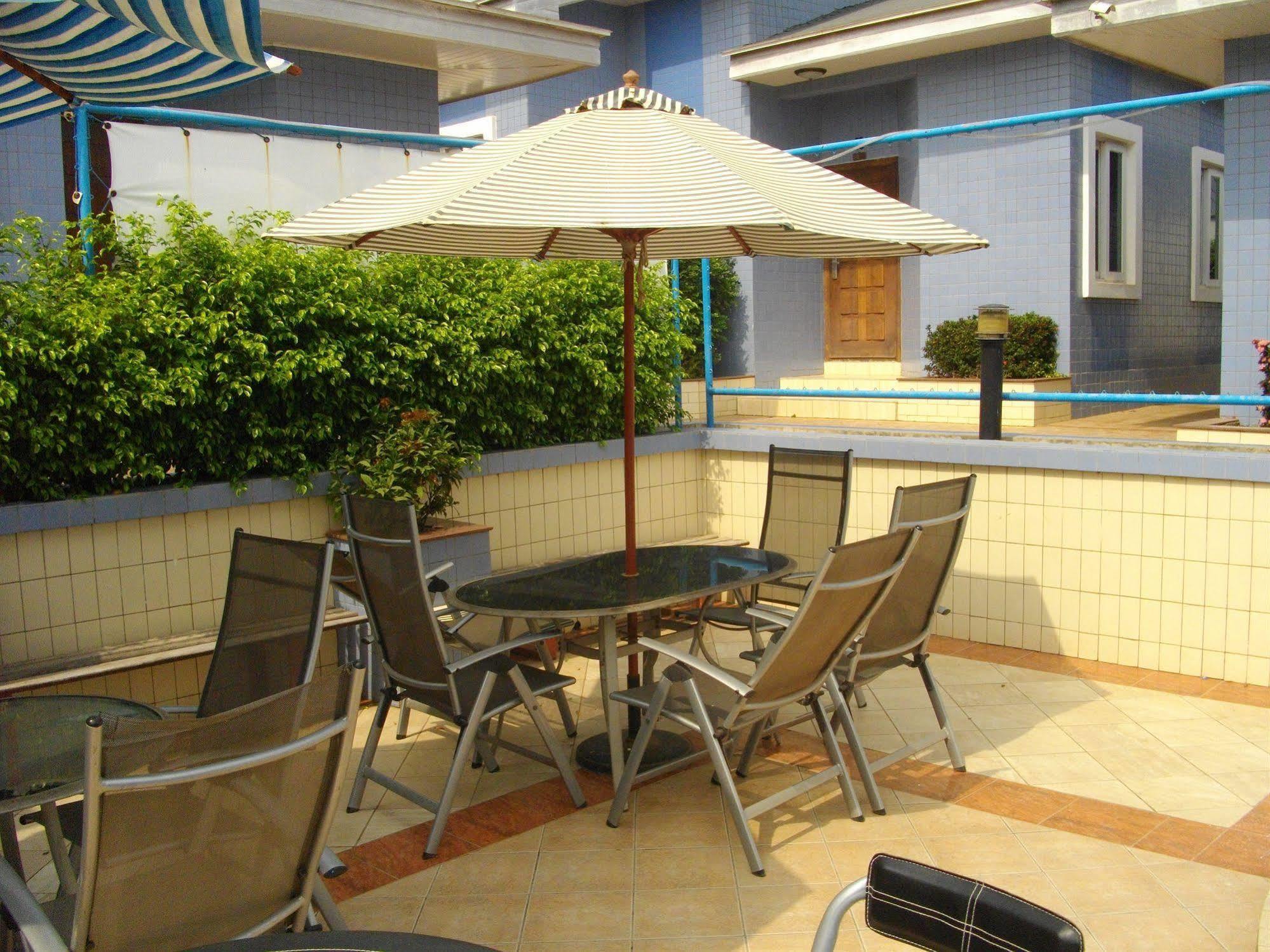 De Holiday Beach Hotel Kokrobite Kültér fotó